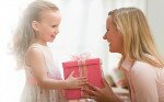 Что подарить на день матери самому близкому человеку?