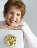 Что подарить женщине 65 лет?